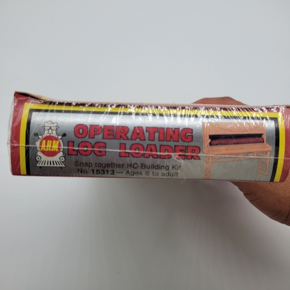 HO Scale Operating Log Loader - Picture 6 of 6